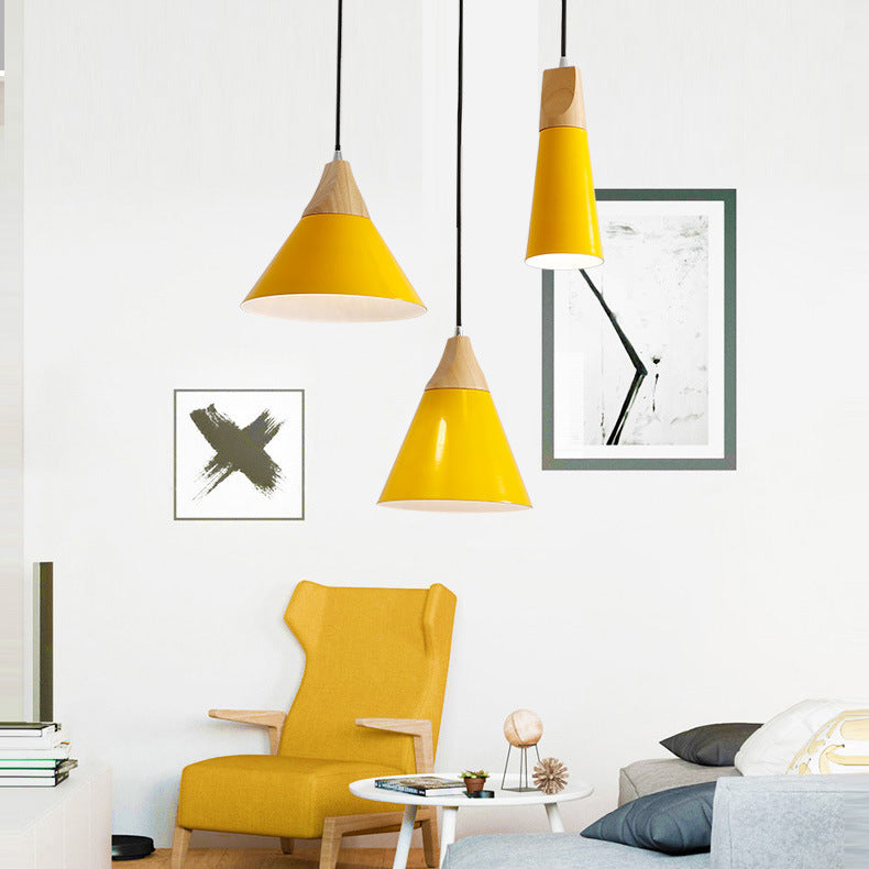 Lampa Wisząca Skandynawska z Drewnianym Akcentem