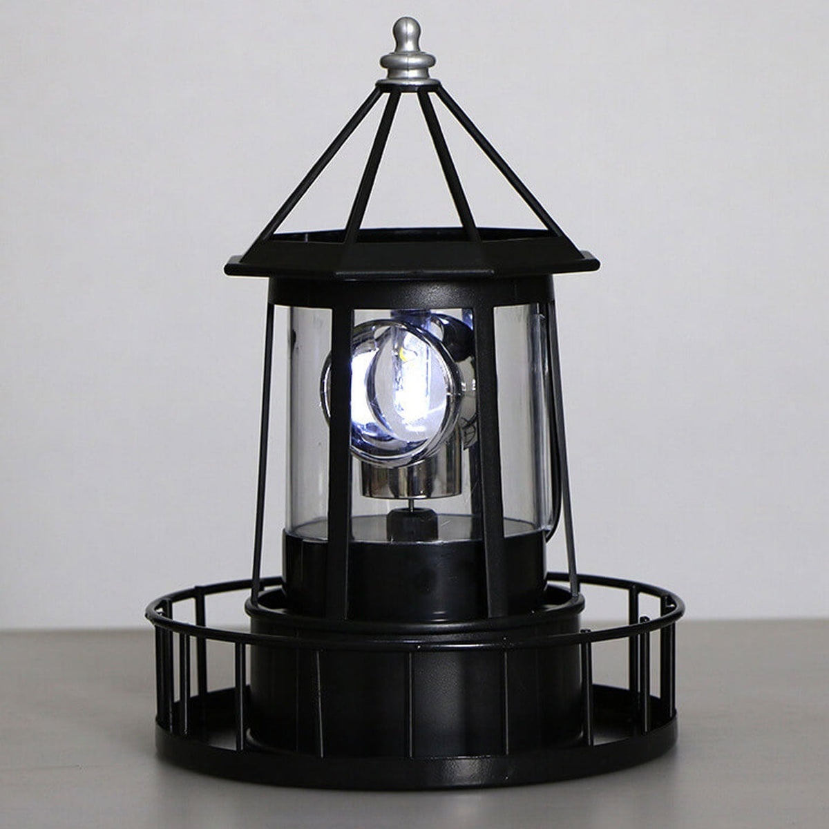 Lampa Ogrodowa Solarna w Kształcie Latarni Morskiej z Obrotowym Światłem