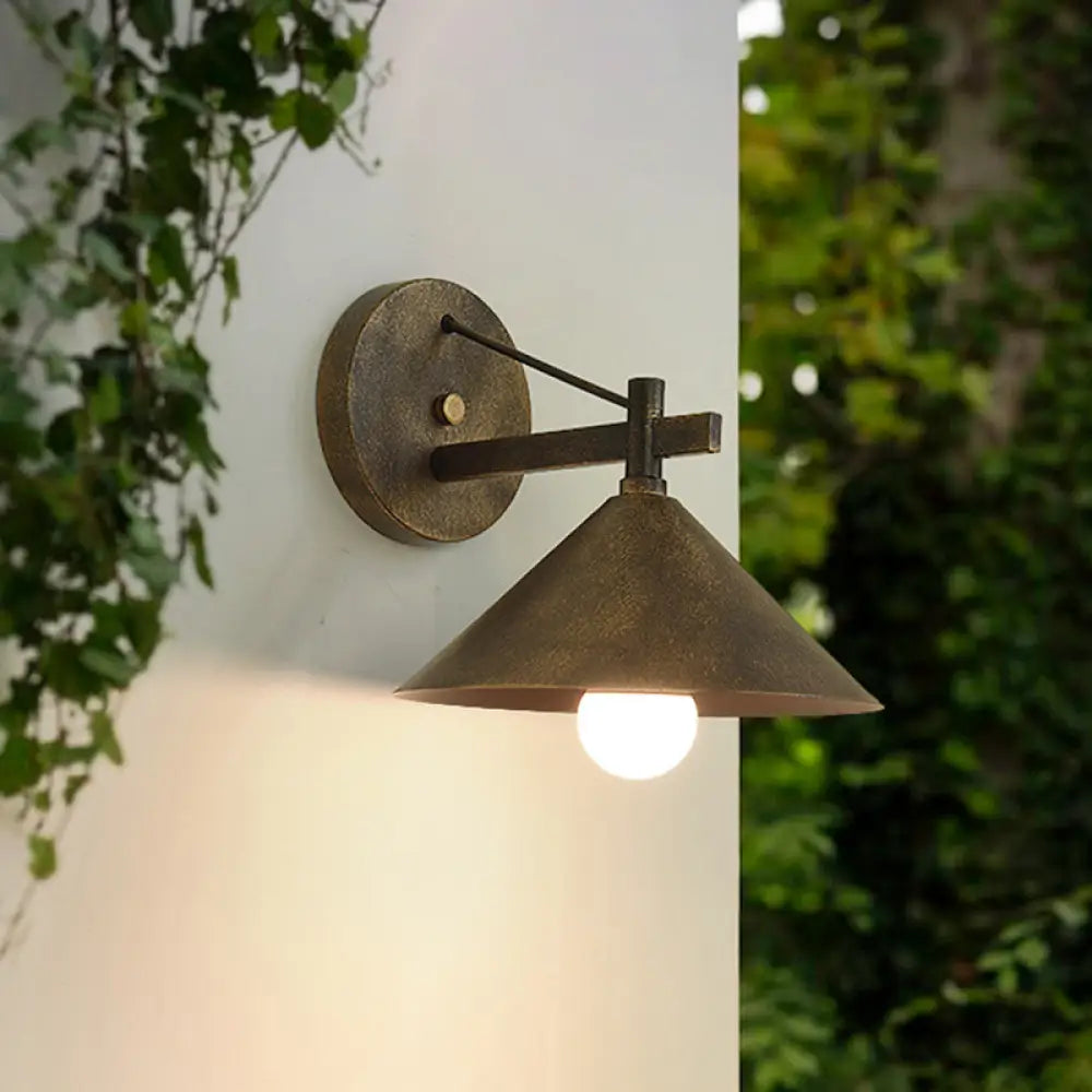 Lampa Ścienna Retro ze Stożkowym Kloszem