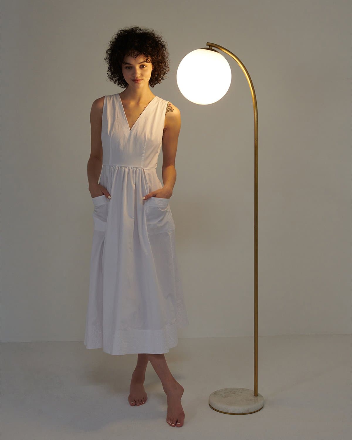 Lampa Podłogowa Art Deco ze Szklanym Kloszem Kulistym