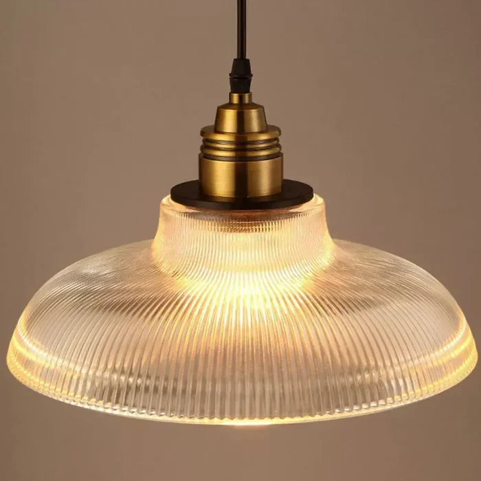 Lampa Wisząca ze Żebrowanym Szklanym Kloszem