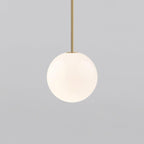 Lampa Wisząca Kula z Opalowym Kloszem - Mosiądz