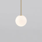Lampa Wisząca Kula z Opalowym Kloszem - Mosiądz