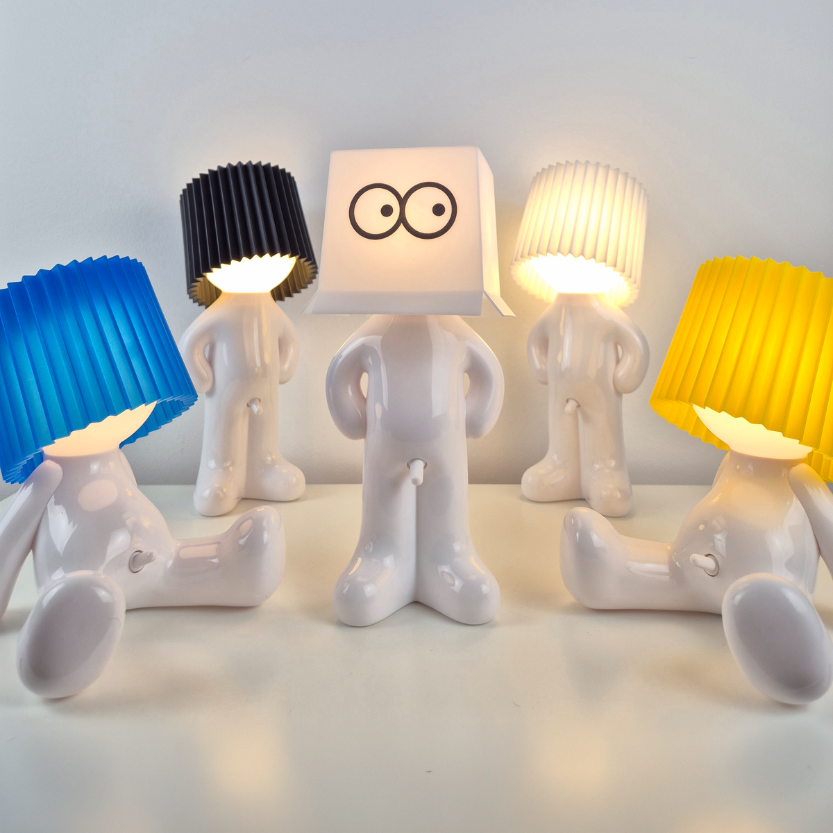 Lampa Stołowa LED Figurka z Plisowanym Kloszem - 2