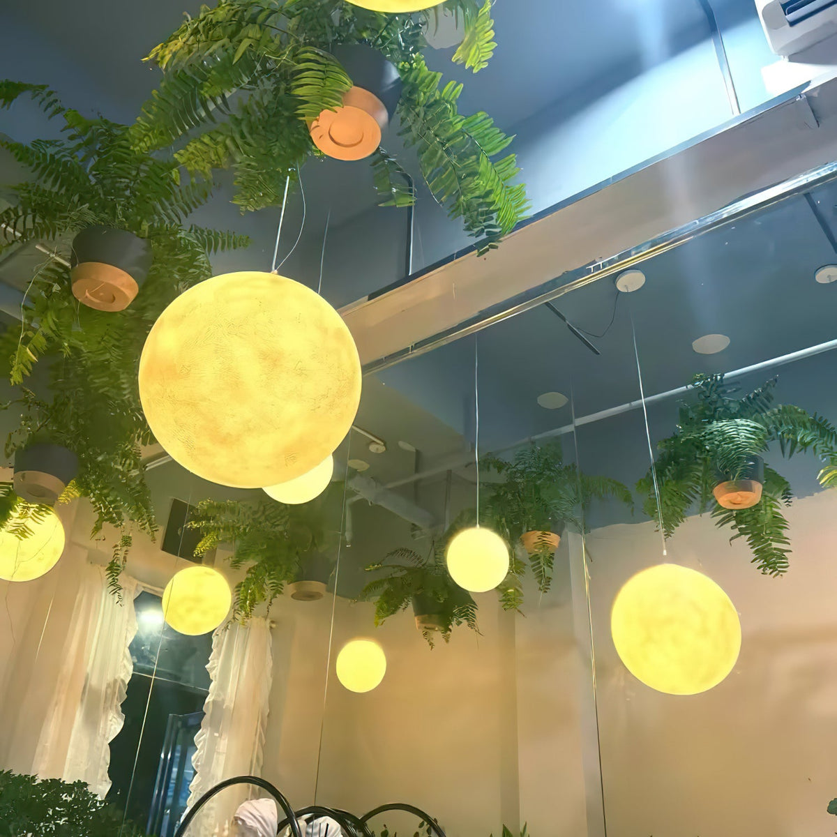 Lampa Wisząca Księżyc z Teksturowanymi Kraterami i Ściemnianiem - 12