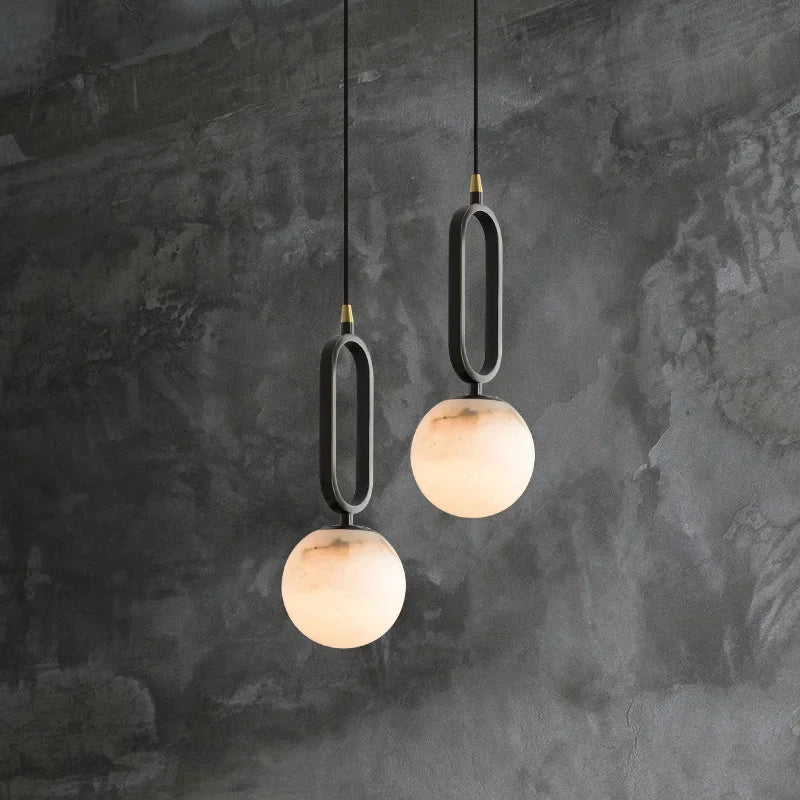 Lampa Wisząca z Naturalnego Marmuru z Miedzianymi Detalami
