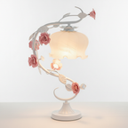 Lampa Stołowa Shabby Chic z Porcelanowymi Różami i Kloszem - Biały