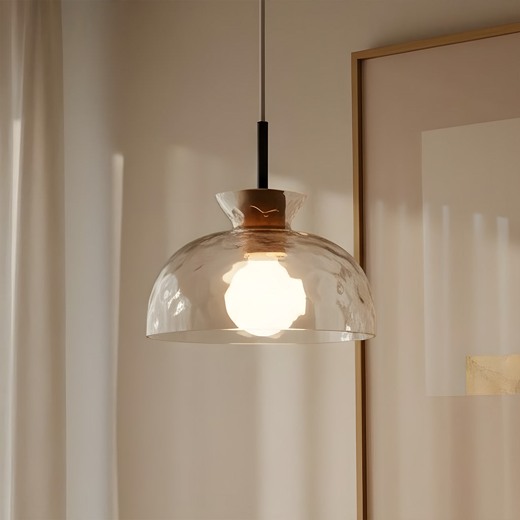 Lampa Wisząca z Młotkowanego Szkła z Drewnianymi Akcentami