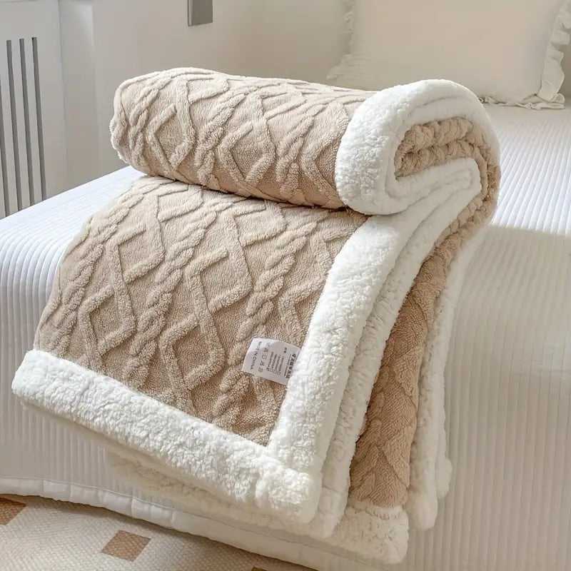 Narzuta Fleece z Kabelowym Wzorem i Podszewką Sherpa - Latte