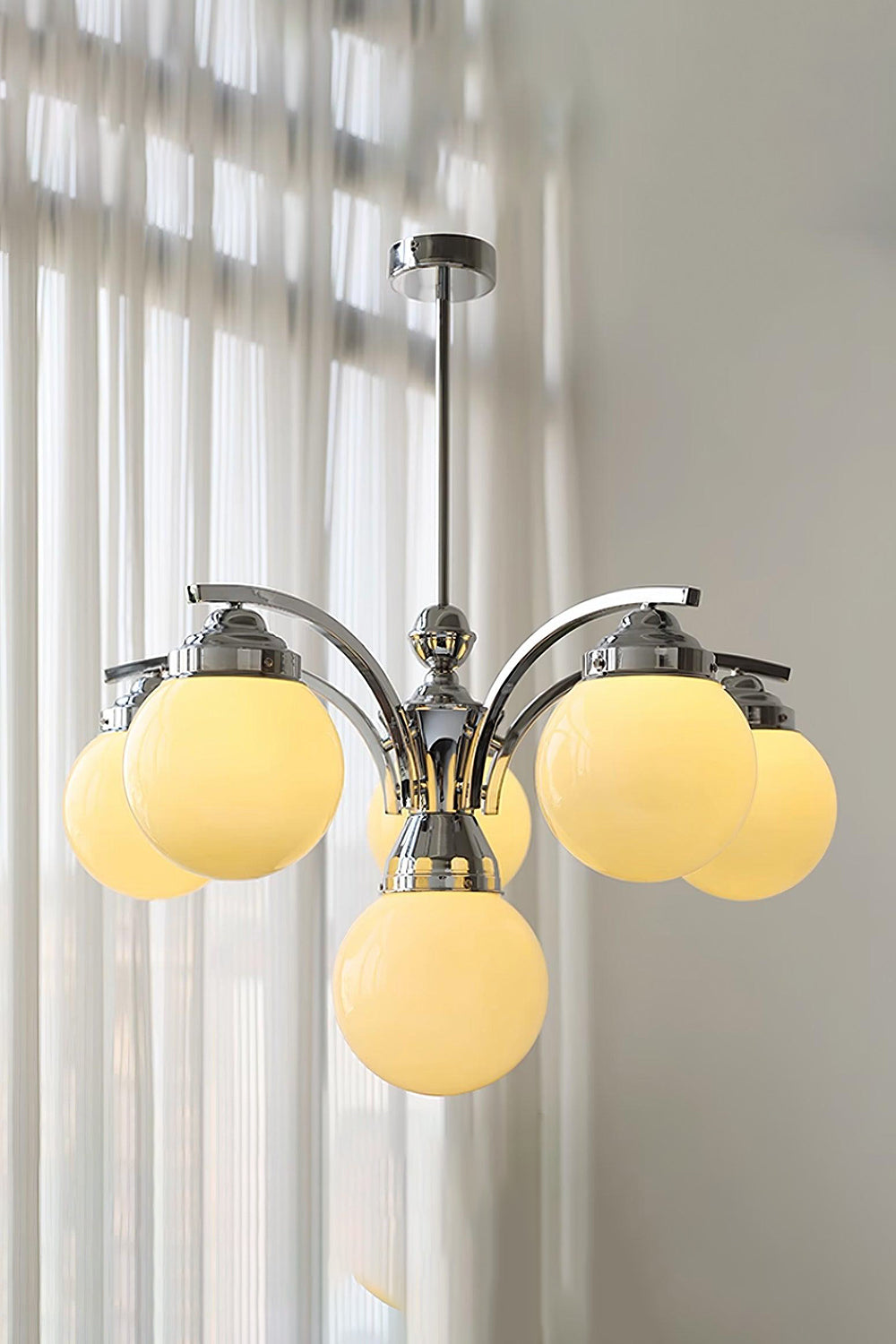 Lampa Wisząca Art Deco z Kulistymi Szklanymi Kloszami - Chrom i Beżowy