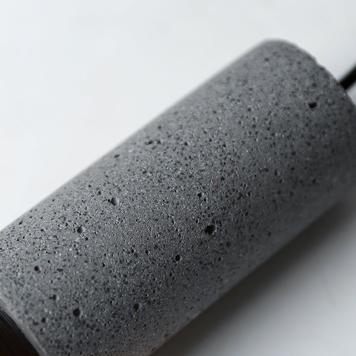 Lampa Wisząca Industrialna z Betonowym Kloszem i Metalową Siatką - 16