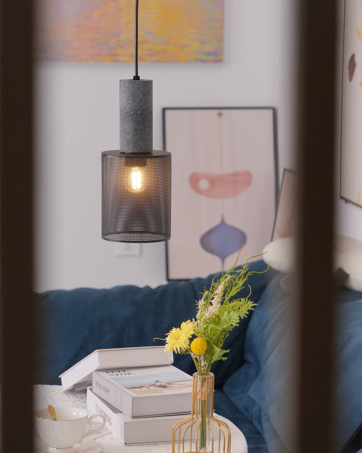 Lampa Wisząca Industrialna z Betonowym Kloszem i Metalową Siatką - 30