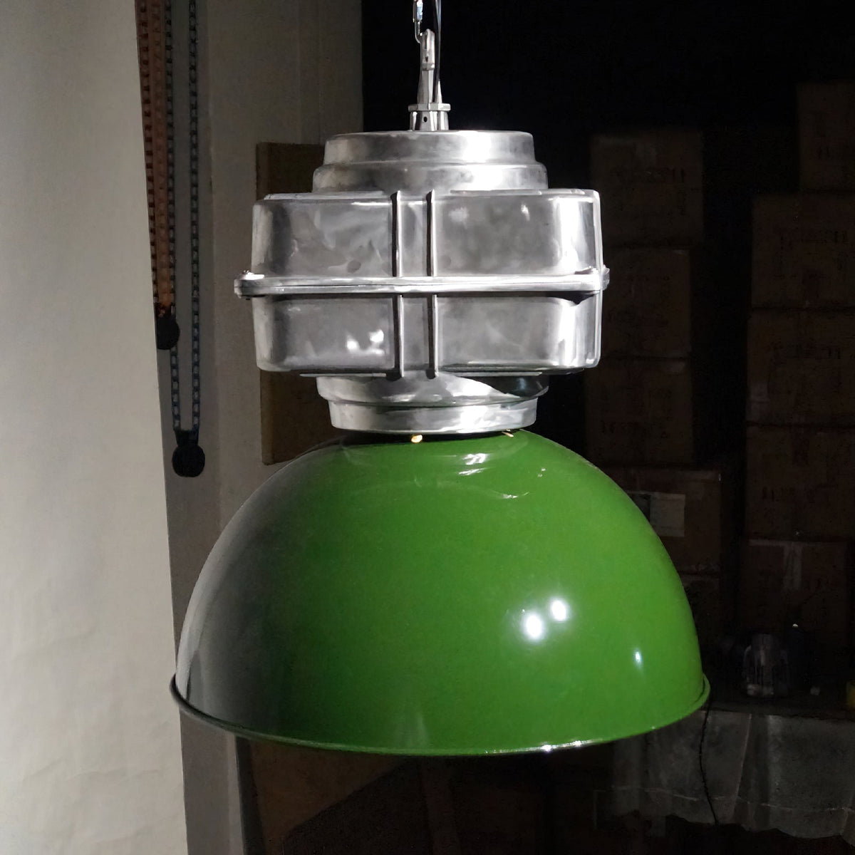 Lampa Wisząca Industrialna Vintage z Kloszem i Kratką Ochronną - 17