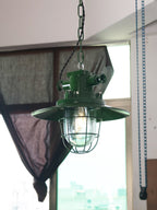 Lampa Wisząca Industrialna Vintage z Kloszem i Kratką Ochronną