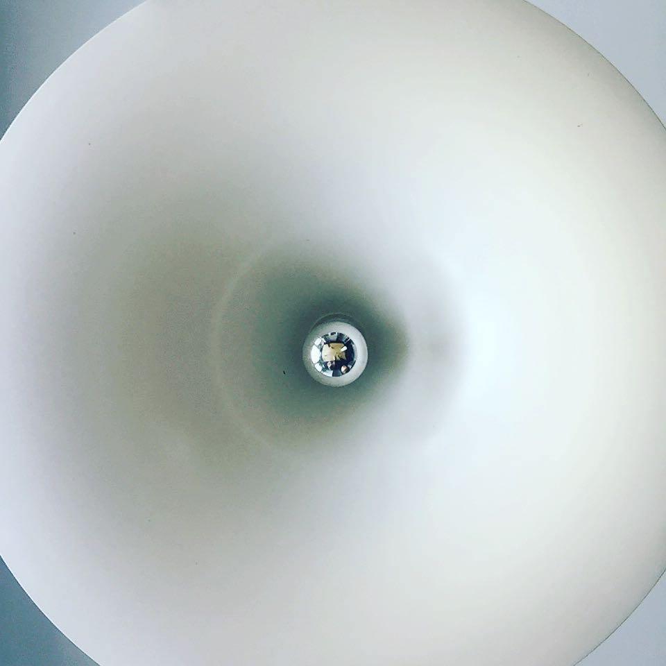 Lampa Wisząca Minimalistyczna z Rzeźbiarskim Kloszem - 12