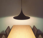 Lampa Wisząca Minimalistyczna z Rzeźbiarskim Kloszem