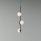 Lampa Wisząca Asymetryczna z Białymi Kulistymi Kloszami - Czarny/Biały