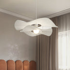 Lampa Wisząca Modern z Falistym Kloszem - Biały