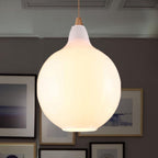 Lampa Wisząca Skandynawska ze Szklanym Kloszem i Drewnianym Detalem - Biały