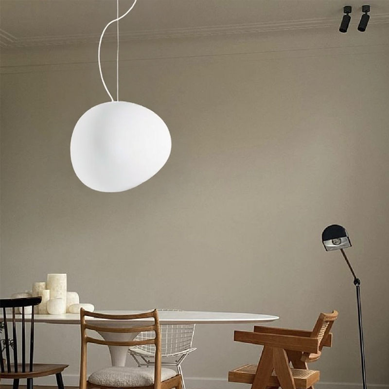 Lampa Wisząca Skandynawska z Kulistym Matowym Kloszem