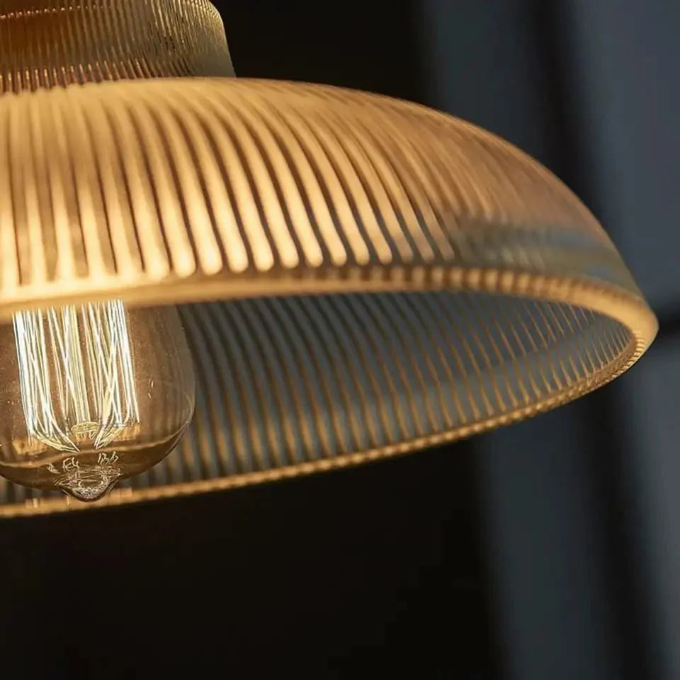 Lampa Wisząca Vintage z Żebrowanym Szklanym Kloszem - Bursztynowy