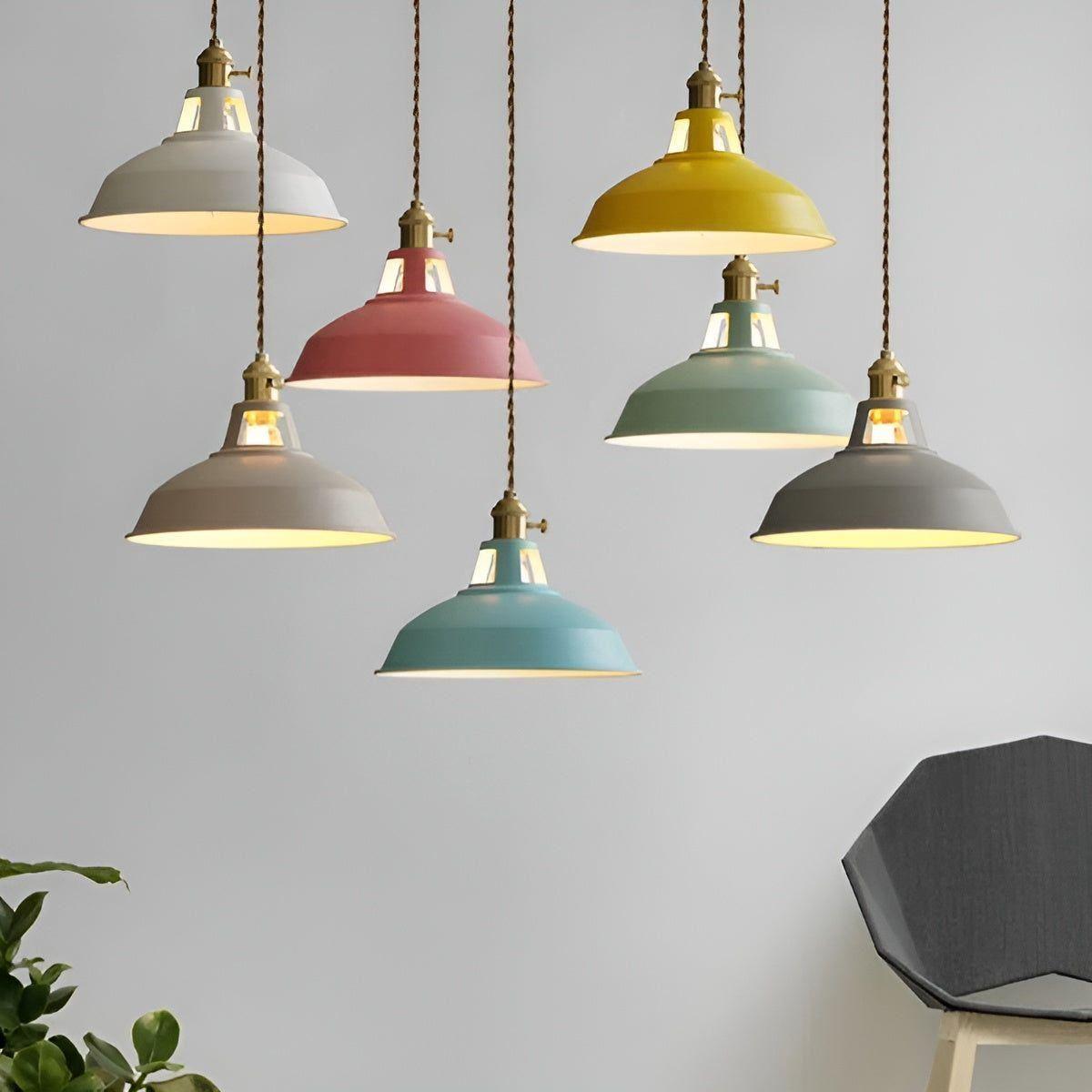 Industrialna Lampa Wisząca z Okrągłym Metalowym Kloszem i Skręconym Przewodem - 10