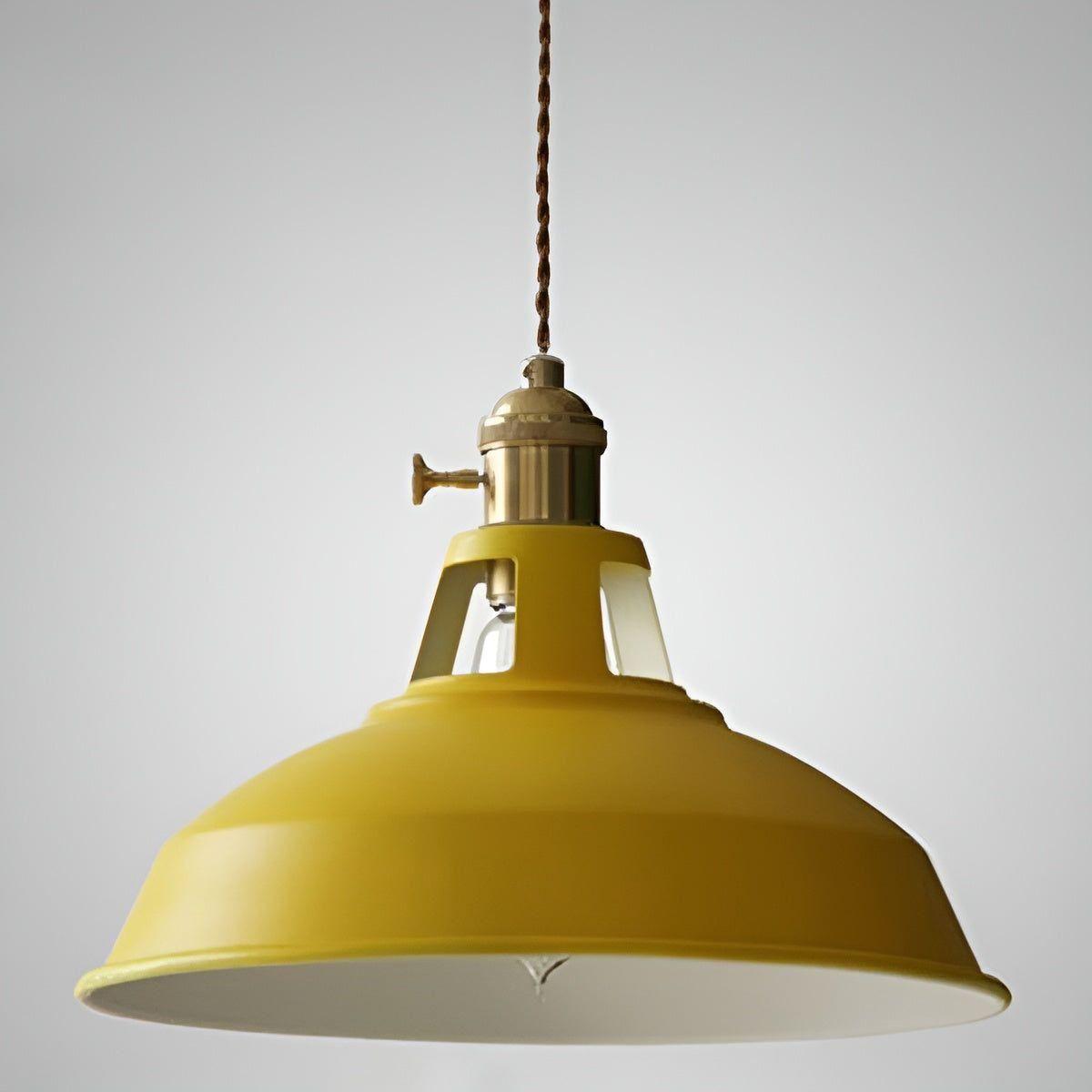 Industrialna Lampa Wisząca z Okrągłym Metalowym Kloszem i Skręconym Przewodem - Żółty