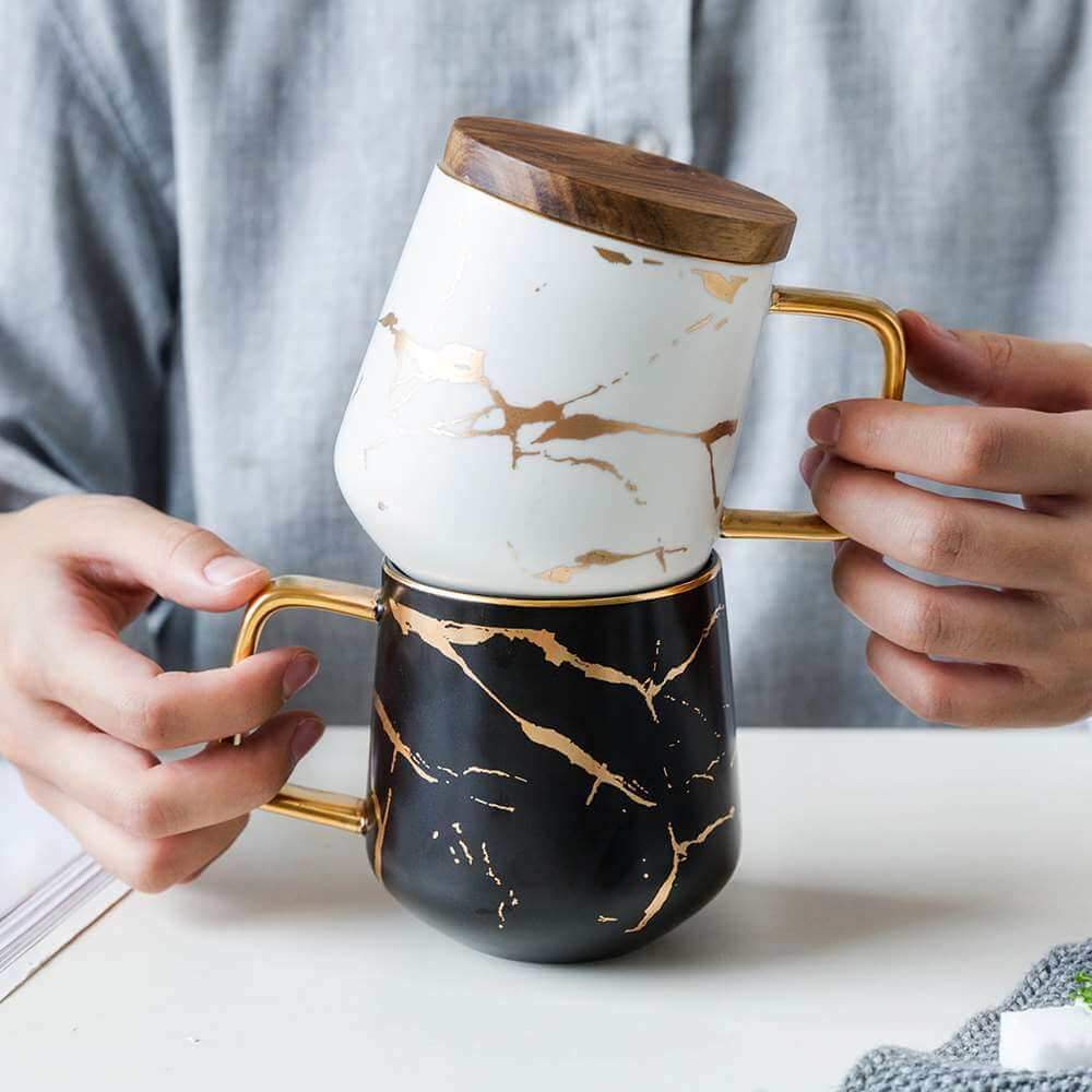 Kubek Ceramiczny z Marmurowym Wzorem i Drewnianą Pokrywką - 5