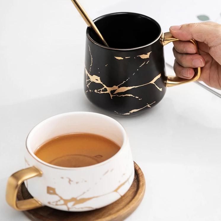 Kubek Ceramiczny z Marmurowym Wzorem i Drewnianą Pokrywką - 6