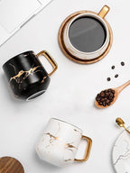 Kubek Ceramiczny z Marmurowym Wzorem i Drewnianą Pokrywką - 9