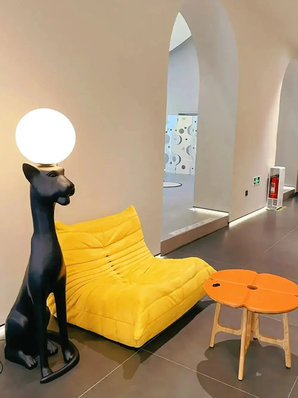 Lampa Podłogowa Art Deco z Figurą Pantery i Kloszem Kulistym - 19