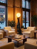 Lampa Podłogowa Art Deco z Figurą Pantery i Kloszem Kulistym - Czarny