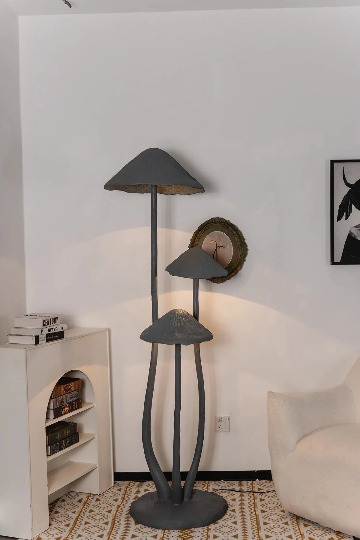 Lampa Podłogowa w Kształcie Grzybów z Trzema Kloszami i Zintegrowanym Oświetleniem - 11
