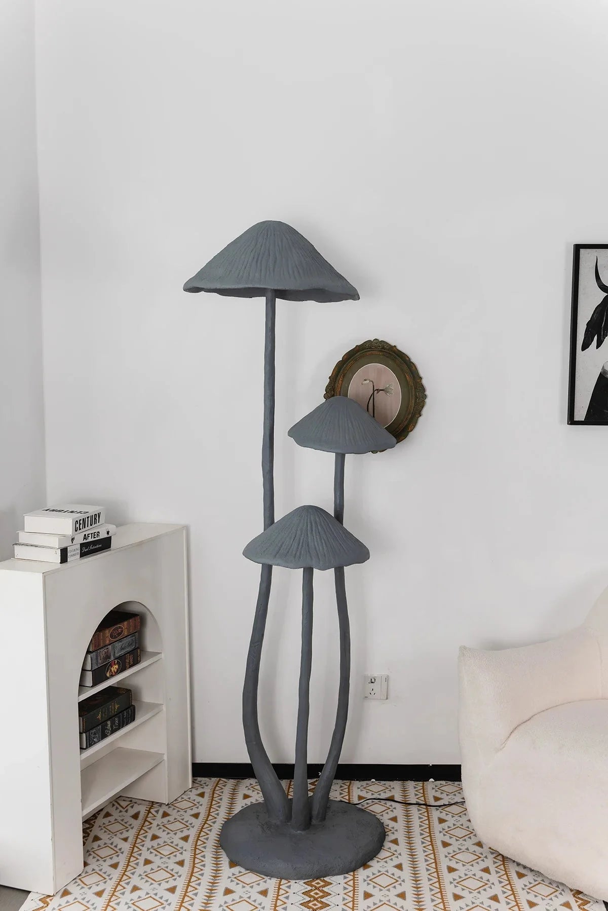 Lampa Podłogowa w Kształcie Grzybów z Trzema Kloszami i Zintegrowanym Oświetleniem - 8