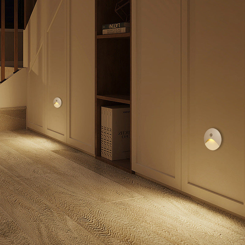 Lampa Ścienna Nowoczesna Minimalistyczna z Czujnikiem Ruchu do Ogrodu i na Schody - 100V–120V i Biały