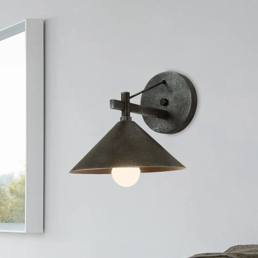 Lampa Ścienna Retro ze Stożkowym Kloszem - Postarzane Srebro