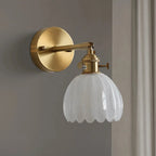 Lampa Ścienna Vintage z Kloszem ze Szkła w Kształcie Kwiatu - Biały