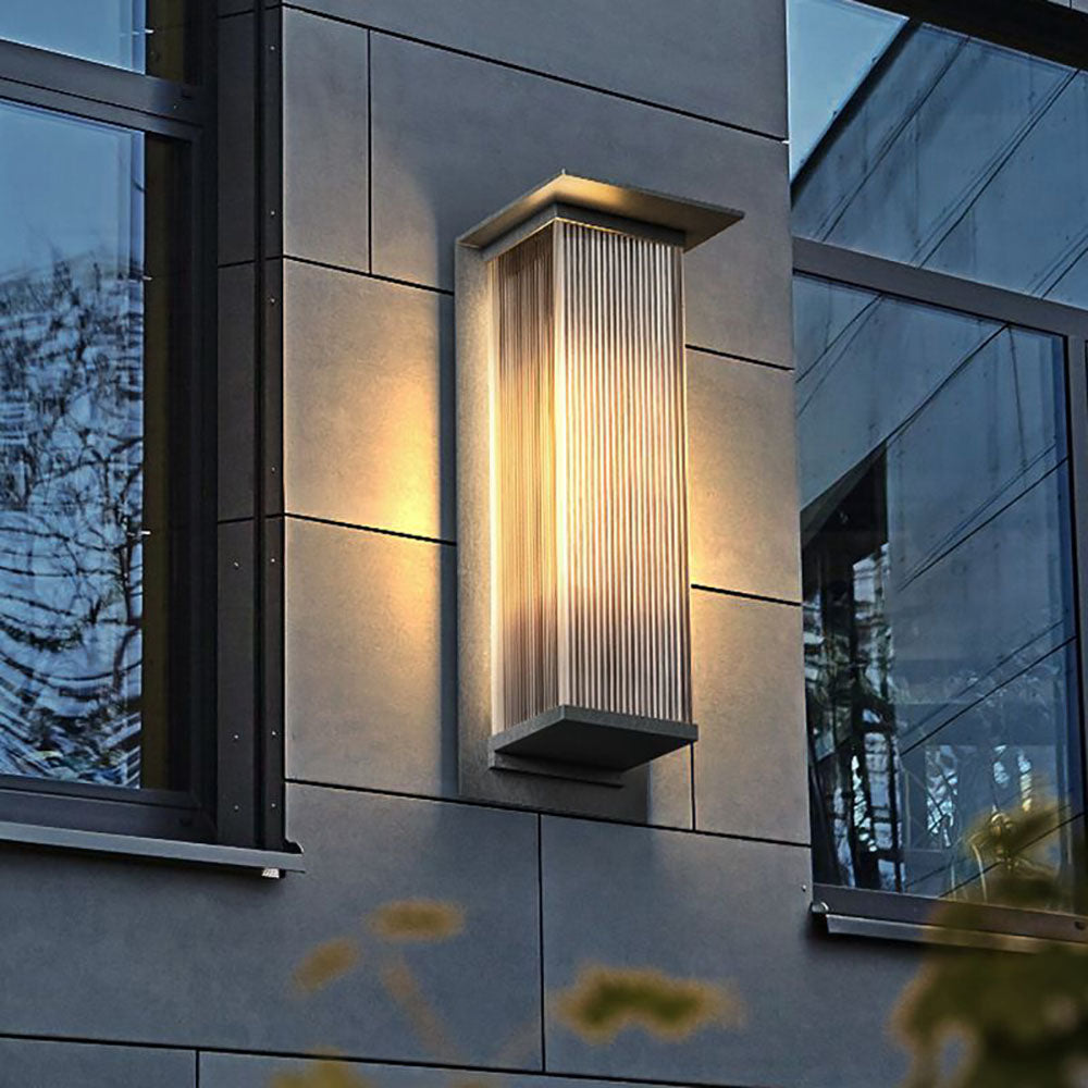 Lampa Ścienna Zewnętrzna Nowoczesna z Ryflowanym Kloszem Akrylowym