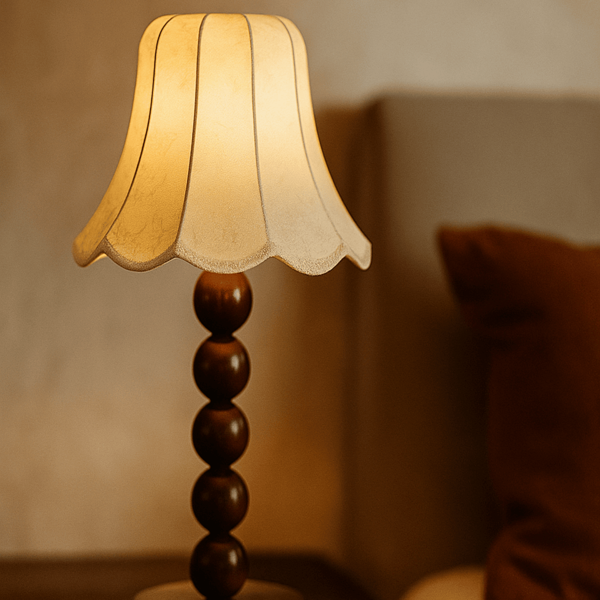 Lampa Stojąca i Stołowa Retro z Kloszem w Kształcie Kwiatu i Drewnianą Podstawą - 5