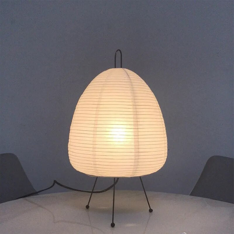 Lampa Stołowa Japandi z Papierowym Kloszem na Trójnogu - 10