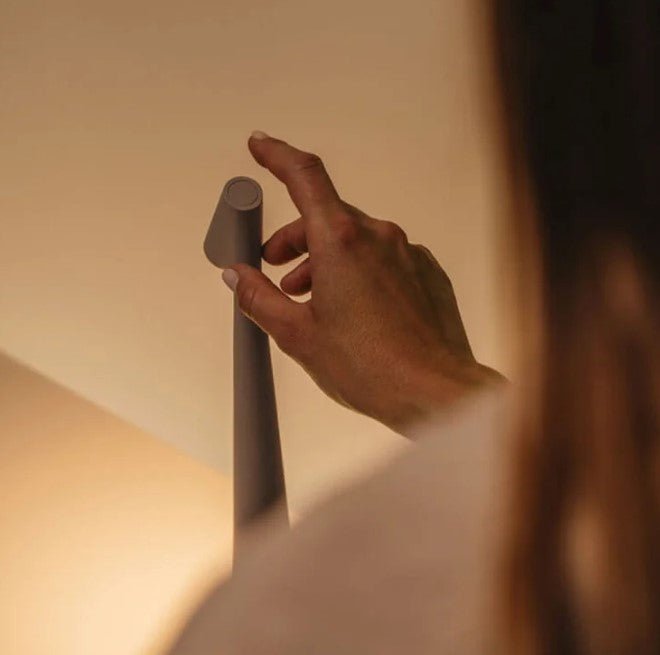 Lampa Stołowa Minimalistyczna Bezprzewodowa z Funkcją Ściemniania i Regulacją Temperatury Barwowej - 7