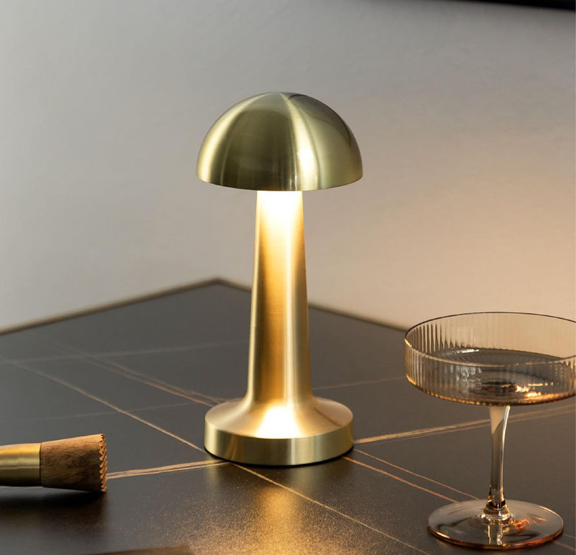 Lampa Stołowa Retro z Dotykowym Ściemniaczem i Ładowaniem USB - Złoty
