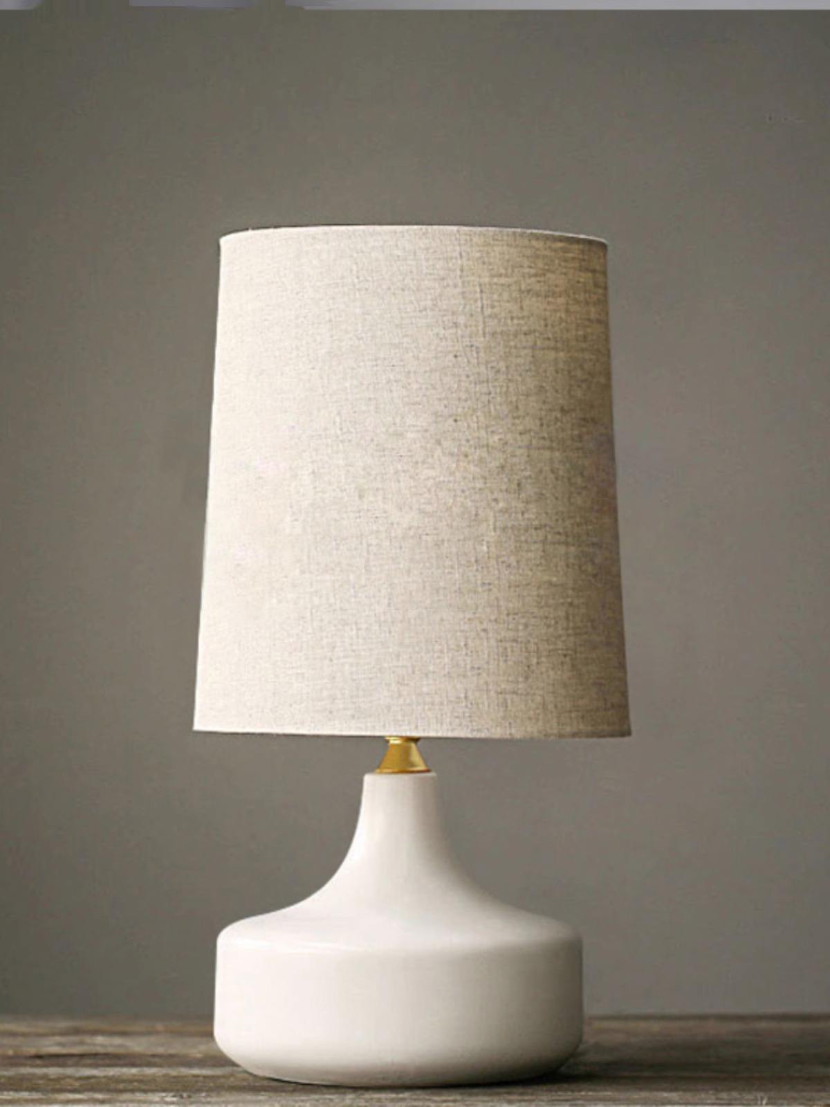 Nordycka Lampa Stołowa z Ceramiczną Podstawą i Abażurem - 12