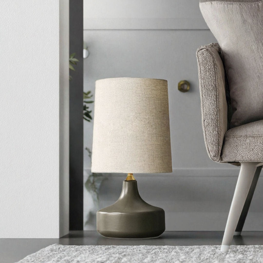 Nordycka Lampa Stołowa z Ceramiczną Podstawą i Abażurem - 4