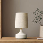 Nordycka Lampa Stołowa z Ceramiczną Podstawą i Abażurem - 10