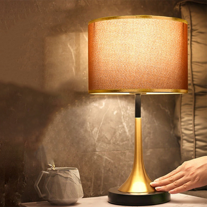 Lampa Stołowa Retro z Tkaną Abażurem i Złotym Wykończeniem - A - Kawowy