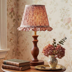 Lampa Stołowa Vintage z Plisowanym Kloszem w Kwiaty na Toczonej Podstawie - 3