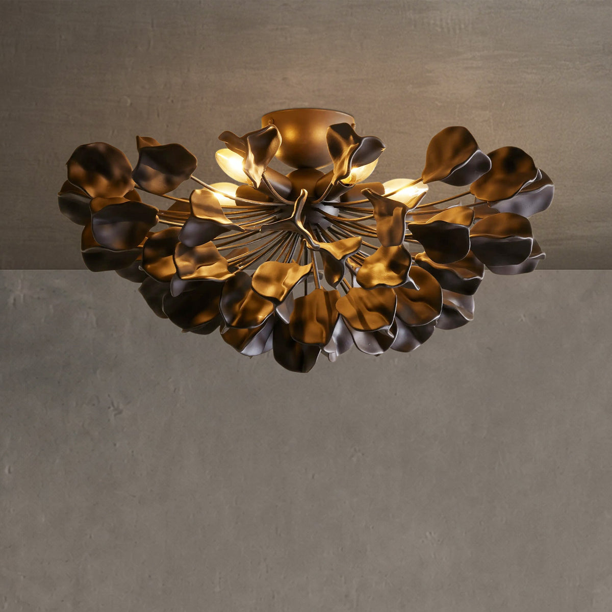 Lampa Sufitowa Art Deco z Ceramicznymi Płatkami na Żelaznej Ramie - 3