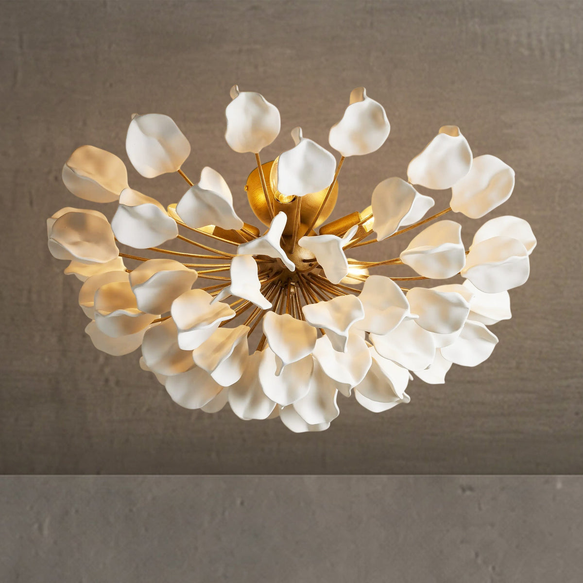 Lampa Sufitowa Art Deco z Ceramicznymi Płatkami na Żelaznej Ramie - 5