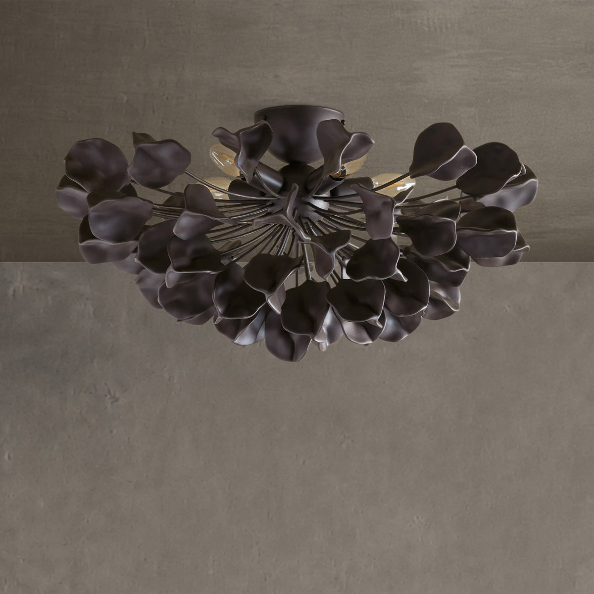 Lampa Sufitowa Art Deco z Ceramicznymi Płatkami na Żelaznej Ramie - 8